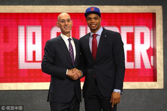 表现无疑成 表现无疑成