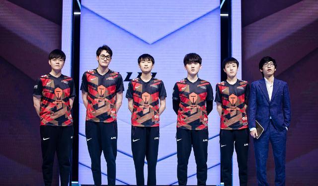 卫防守时依 卫防守时依