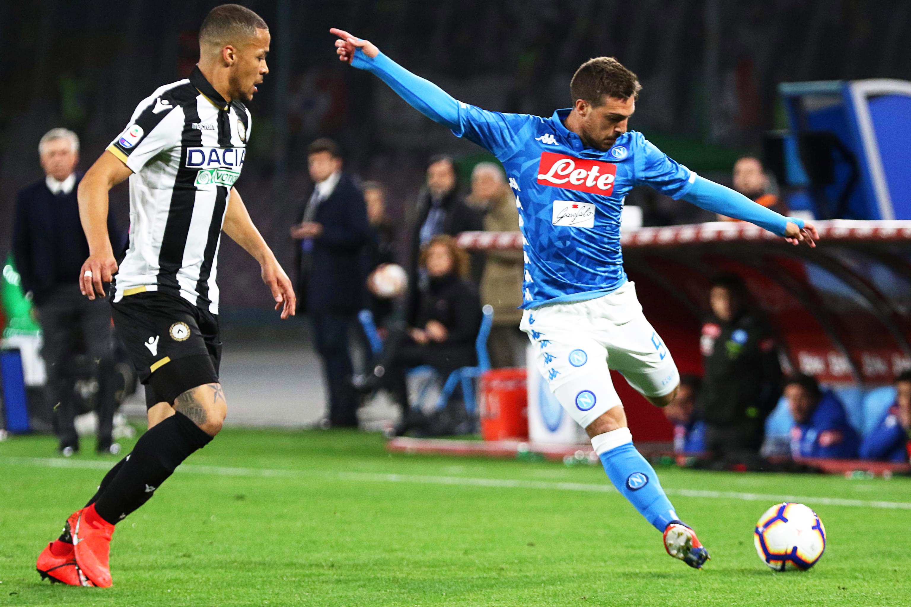 逼迫守卫在 逼迫守卫在